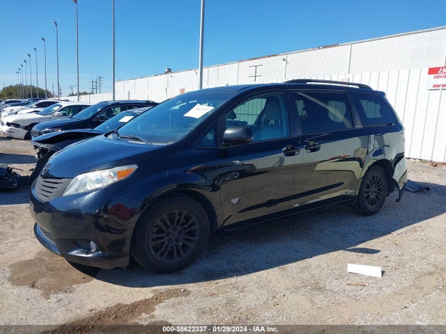 Toyota Sienna Xle 8 Passenger 2017 5TDYZ3DC5HS826446 Image 2