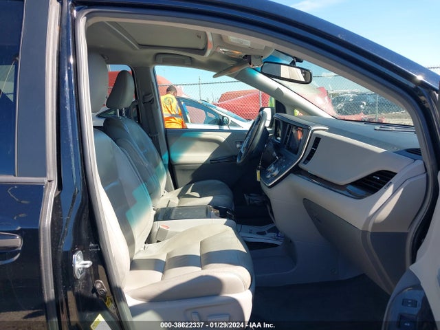 Toyota Sienna Xle 8 Passenger 2017 5TDYZ3DC5HS826446 Image 5