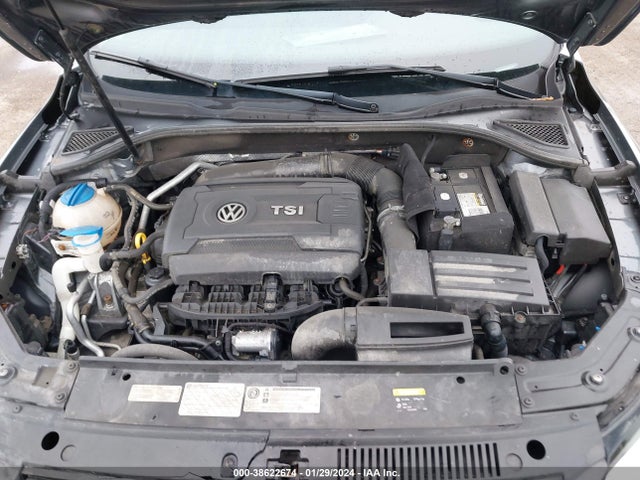 1VWAT7A3XFC100673 Volkswagen Passat 1.8t S