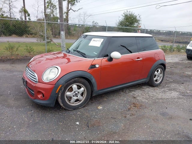 2011 MINI COOPER WMWSU3C56BTX96175 Photo 1