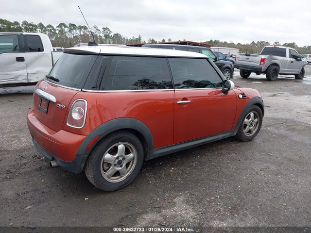 2011 MINI COOPER WMWSU3C56BTX96175 Photo 3