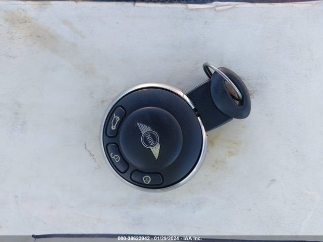 2011 MINI COOPER WMWSU3C52BT092913 Photo 10