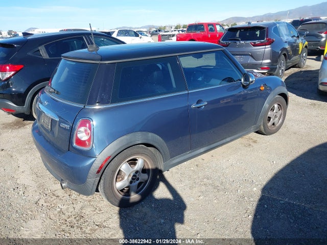 2011 MINI COOPER WMWSU3C52BT092913 Photo 3