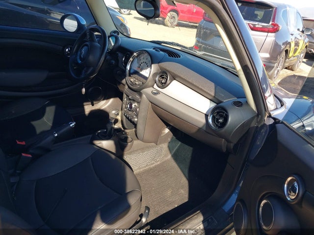 2011 MINI COOPER WMWSU3C52BT092913 Photo 4