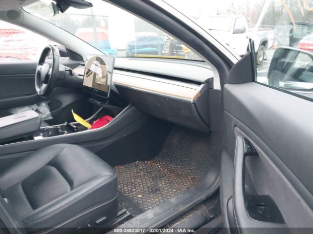 5YJ3E1EA8KF306423 Tesla MODEL 3