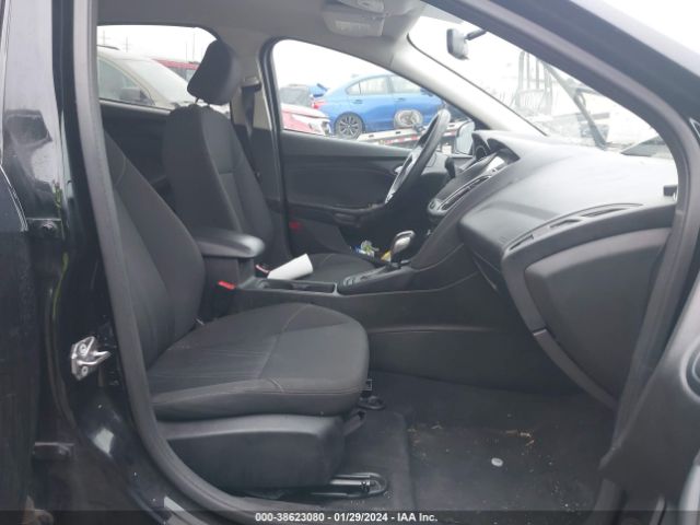 1FADP3F22GL281899 Ford FOCUS SE