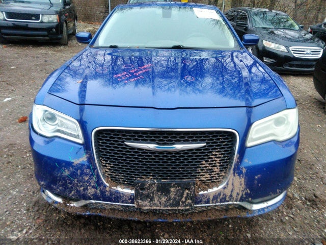 2C3CCARG4JH175122 Chrysler 300 Touring L Awd