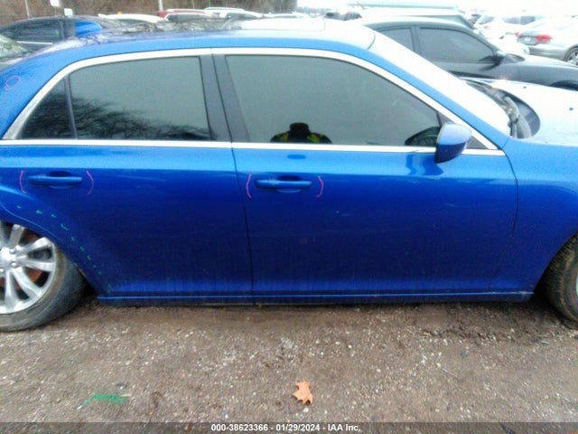 2C3CCARG4JH175122 Chrysler 300 Touring L Awd