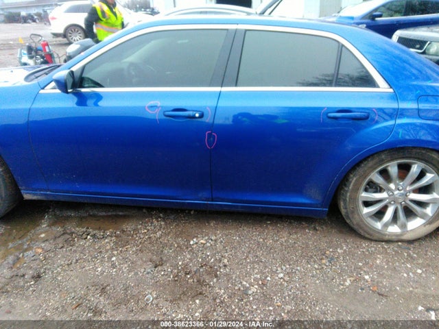 2C3CCARG4JH175122 Chrysler 300 Touring L Awd
