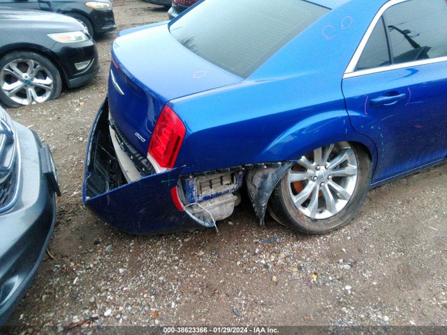 2C3CCARG4JH175122 Chrysler 300 Touring L Awd
