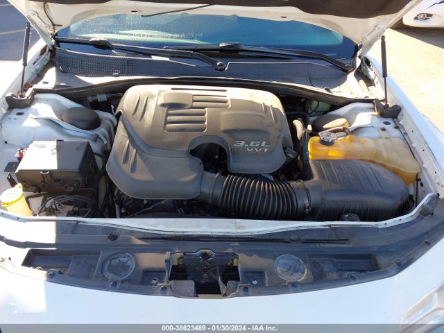 2015 CHRYSLER 300 LIMITED VIN: 2C3CCAAG3FH908568