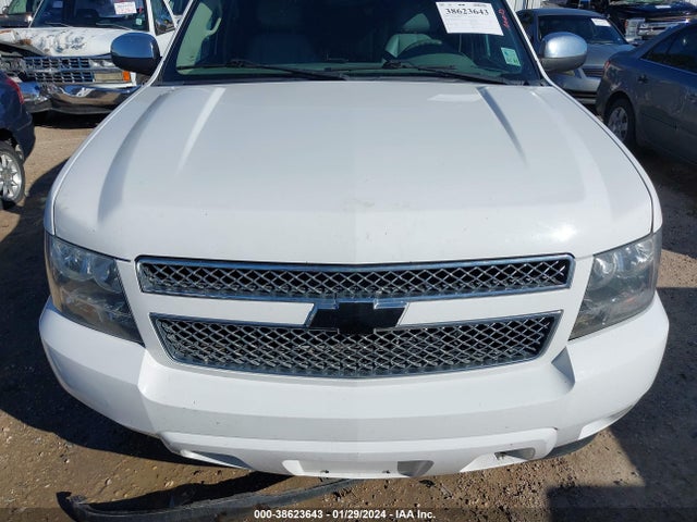 Chevrolet Suburban 1500 Lt 2014 1GNSCJE01ER101850 Image 12