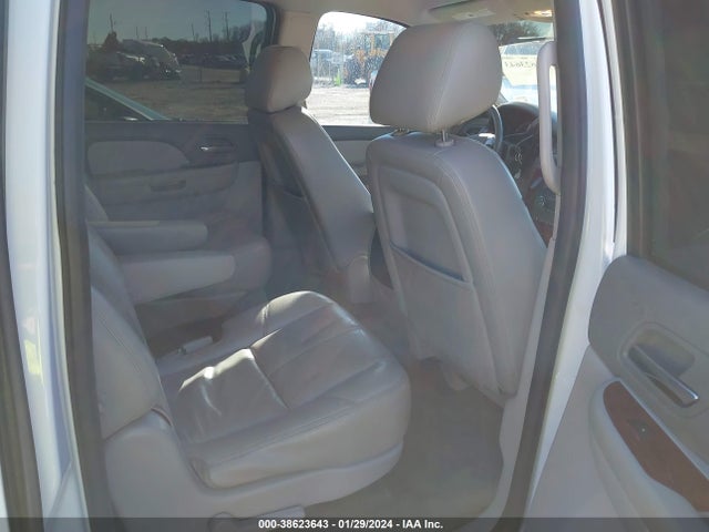 Chevrolet Suburban 1500 Lt 2014 1GNSCJE01ER101850 Image 8