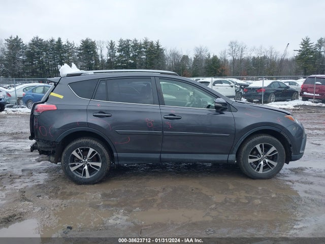 Toyota Rav4 Xle 2017 JTMRFREV5HJ137004 Image 13
