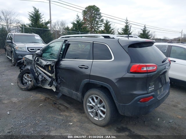 1C4PJMCB8HW504790 Jeep Cherokee Latitude 4x4