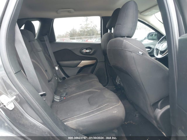 1C4PJMCB8HW504790 Jeep Cherokee Latitude 4x4