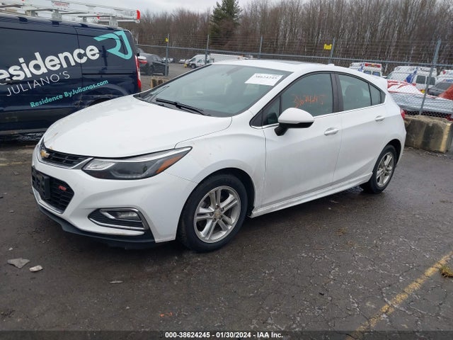 Chevrolet Cruze Lt Auto 2018 3G1BE6SM1JS588572 Image 2