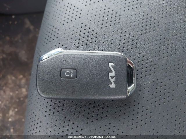 KNDERCAA6N7295513 KIA SELTOS EX
