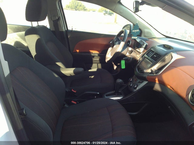 Chevrolet Sonic Lt Auto 2016 1G1JC5SH2G4131521 Image 5