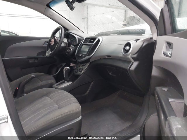 Chevrolet Sonic Lt Auto 2017 1G1JD5SH3H4147709 Image 5