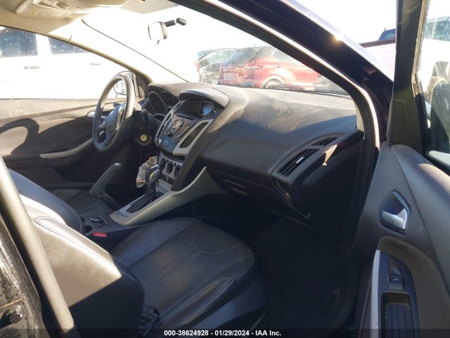 Ford FOCUS SE 2014 1FADP3K26EL361791 Image 5