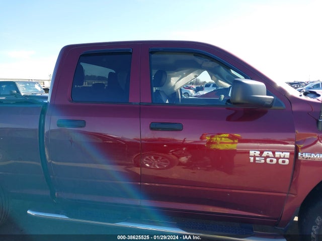 RAM 1500 Express Quad Cab 4x4 6'4 Box 2018 1C6RR7FTXJS137886 Image 13