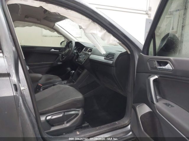3VV1B7AX3KM175699 Volkswagen Tiguan 2.0t S