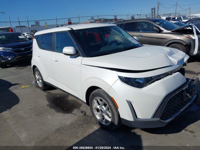 KIA SOUL LX 2023 KNDJ23AU1P7839464 Image 1