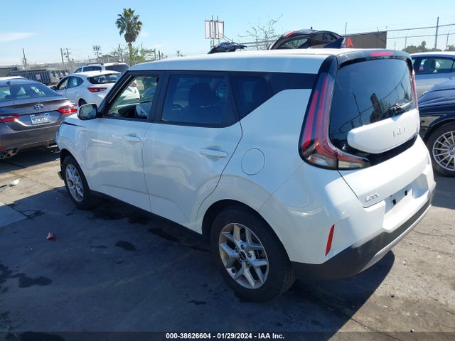 KIA SOUL LX 2023 KNDJ23AU1P7839464 Image 3