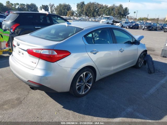 KNAFZ4A86G5556089 KIA FORTE EX