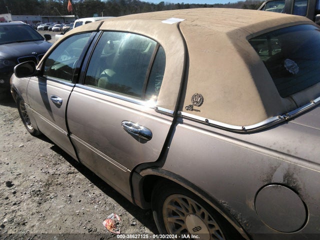 1999 LINCOLN TOWN CAR SIGNATURE VIN: 1LNFM82W0XY607117