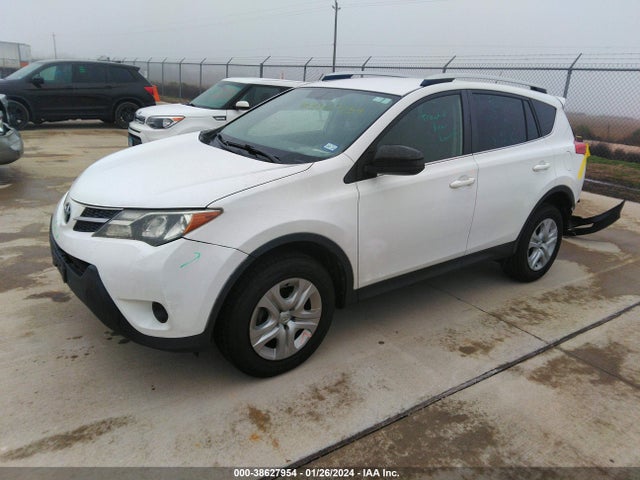 Toyota RAV4 LE 2015 JTMZFREV2FD052634 Image 2