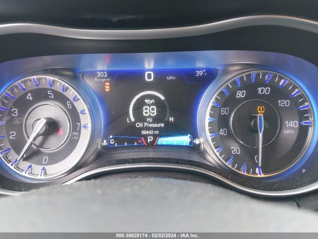 Chrysler 300 Anniversary Edition 2016 2C3CCARG3GH262101 Image 7