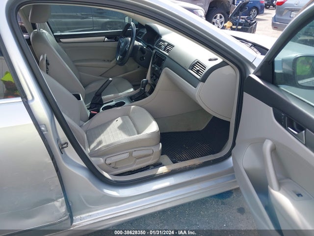 1VWBS7A39FC012110 Volkswagen Passat 1.8t Se