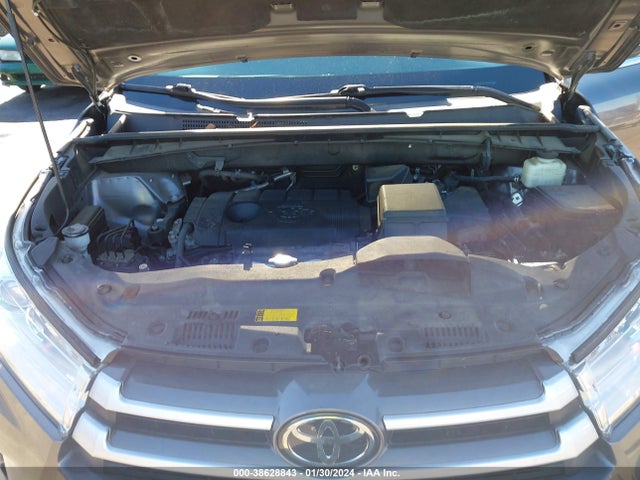 Toyota Highlander Le 2018 5TDZARFH9JS041845 Image 10