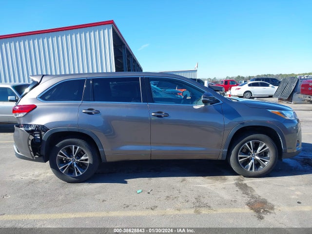 Toyota Highlander Le 2018 5TDZARFH9JS041845 Image 13