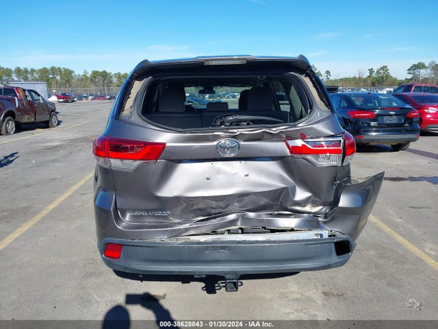 Toyota Highlander Le 2018 5TDZARFH9JS041845 Image 16