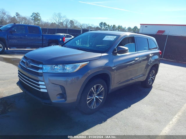 Toyota Highlander Le 2018 5TDZARFH9JS041845 Image 2