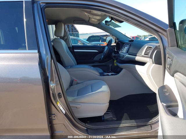 Toyota Highlander Le 2018 5TDZARFH9JS041845 Image 5