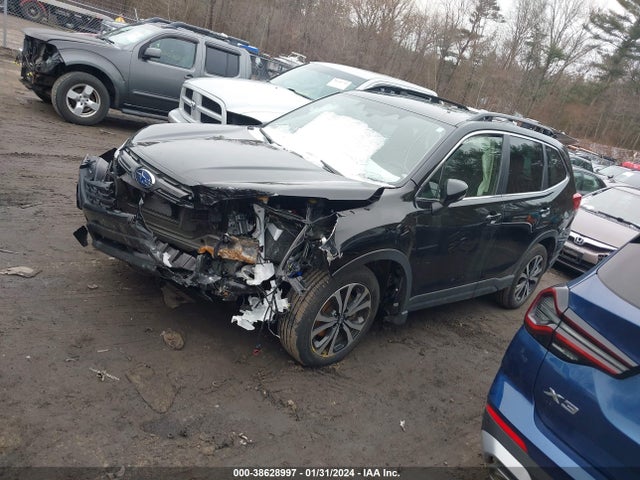 Subaru Forester Limited 2022 JF2SKAPC2NH461395 Image 2
