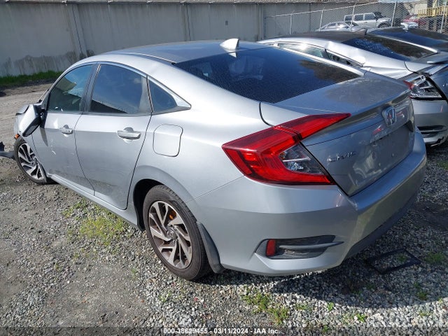 Honda CIVIC EX 2018 2HGFC2F71JH558472 Image 3