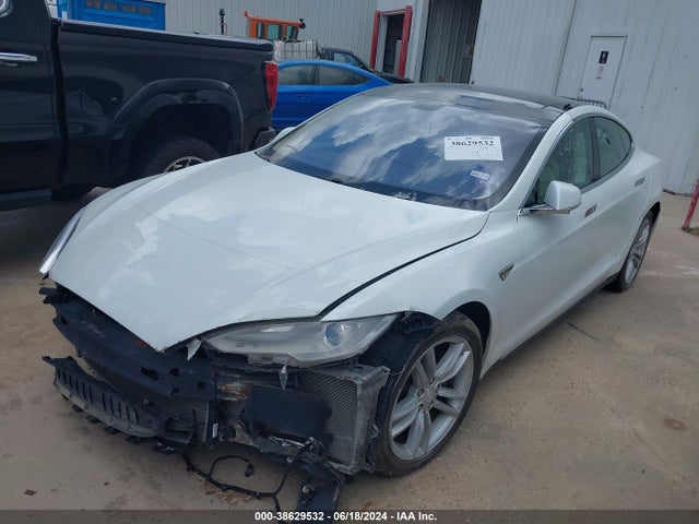 5YJSA1H15EFP38555 Tesla Model S P85