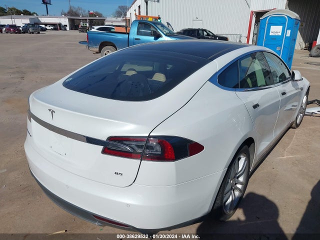 5YJSA1H15EFP38555 Tesla Model S P85