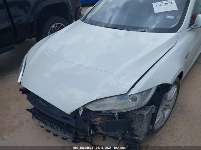 5YJSA1H15EFP38555 Tesla Model S P85