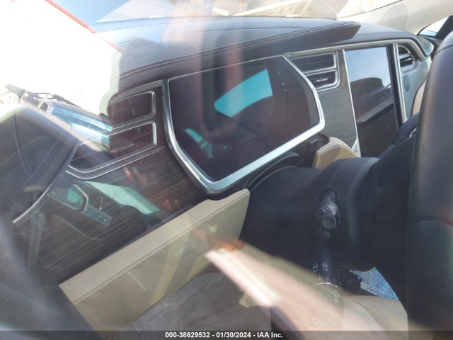 5YJSA1H15EFP38555 Tesla Model S P85