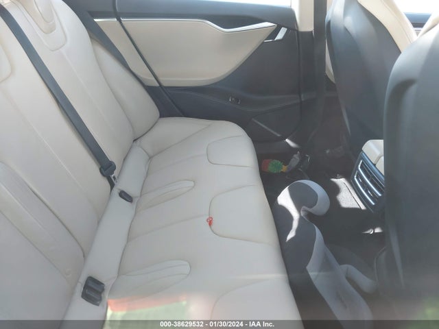 5YJSA1H15EFP38555 Tesla Model S P85