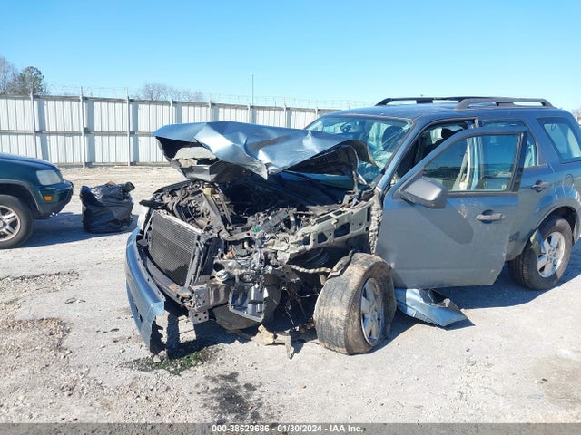 2011 FORD ESCAPE XLS VIN: 1FMCU0C73BKA31272