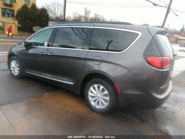 2017 CHRYSLER PACIFICA 2C4RC1BG6HR684682 Photo 2
