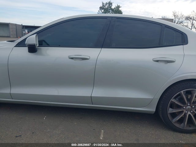 2019 VOLVO S60 T5 MOMENTUM VIN: 7JR102FK4KG002368
