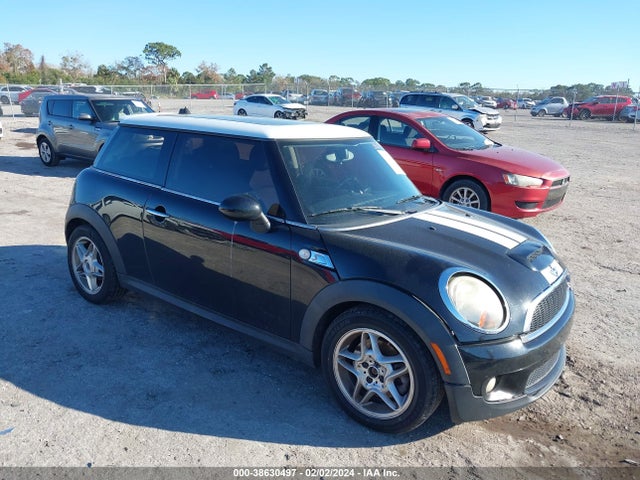 2010 MINI COOPER S WMWMF7C54ATZ70026 Photo 0